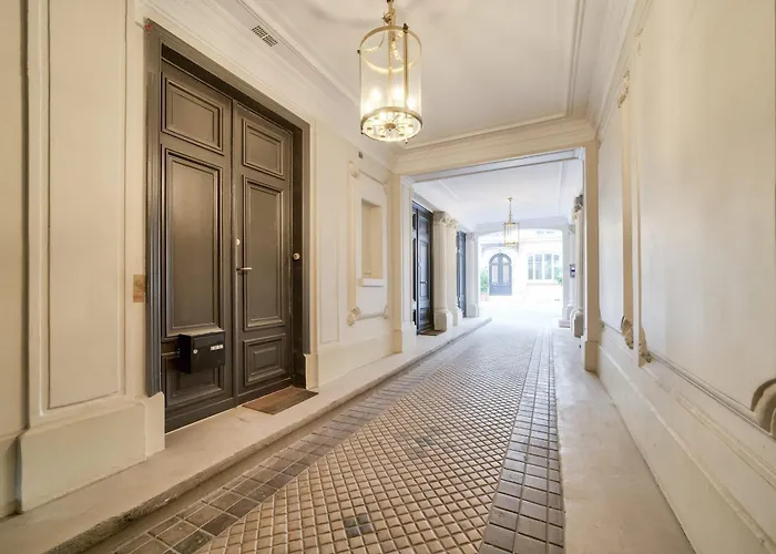 Parisconciergerie - Champs Elysees * Париж